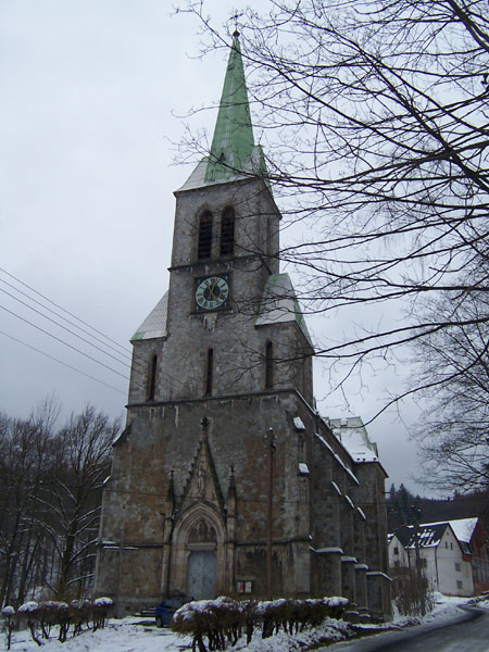 na fotce: Travná má asi 30 stálých obyvatel, ale kostel má asi větší kapacitu