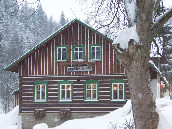 na fotce: i Burák si musí někde vydělat