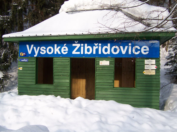 na fotce: osamělé nádraží
