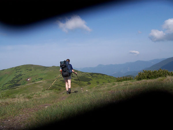 na fotce: občas se úplně neotevře krytka objektivu a pak vznikají takovéto paparazzi fotky