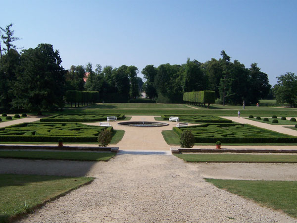 na fotce: francouzský park přechází volně v park anglický