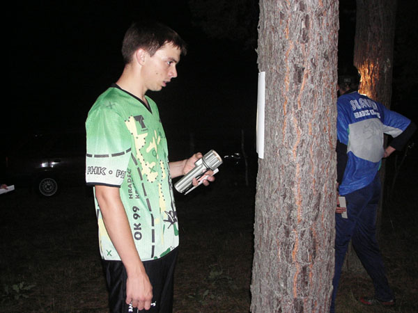 na fotce: Kutloch vypadá bezradně