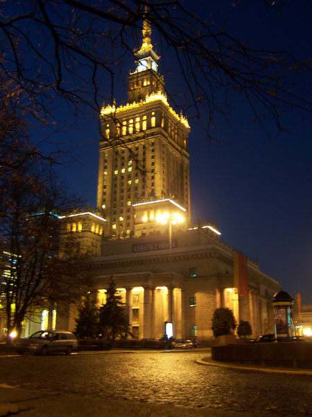 na fotce: Palac Kultury i Nauki - dnes je tam multikino, fitko, muzea, kongresové sály, ..