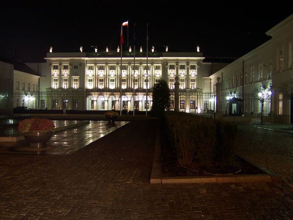 na fotce: tuším, že to byl prezidentský palác