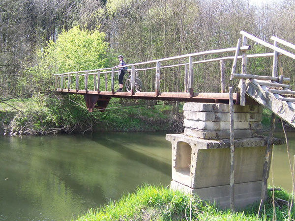 na fotce: na mostě to trochu houpalo