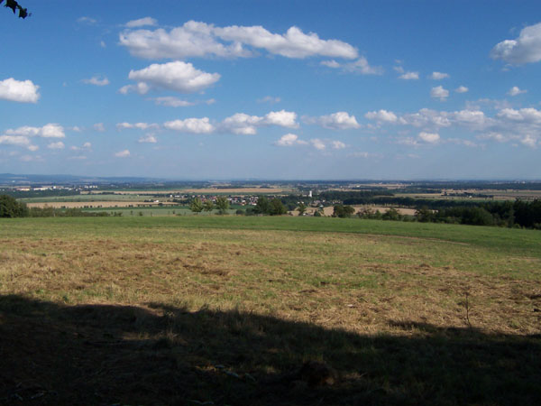 na fotce: pohled do širé hanácké roviny z Holubice