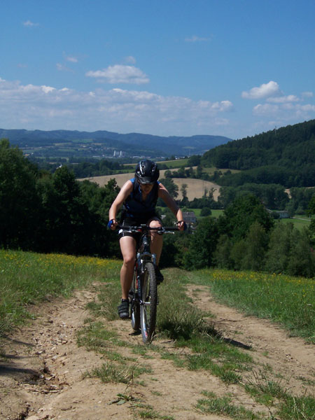 na fotce: Janča vyjíždí prudkou stojku na Brníčko, na pozadí Zábřeh