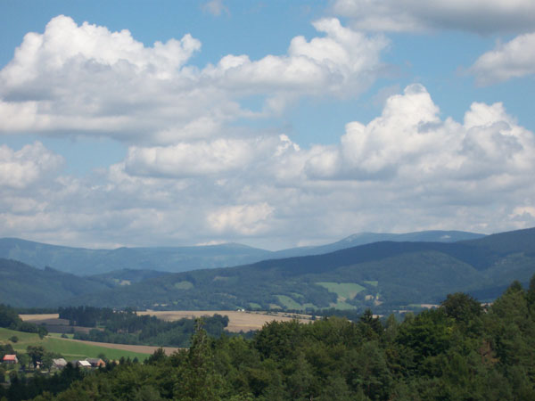 na fotce: zoom na Praděd (zhruba uprostřed)