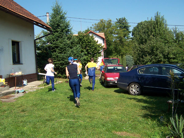 na fotce: a máme tu start - někteří běží vlevo, někteří vpravo a někdo jinam