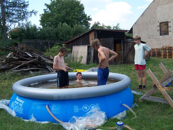na fotce: bazén v cíli celkem bodnul
