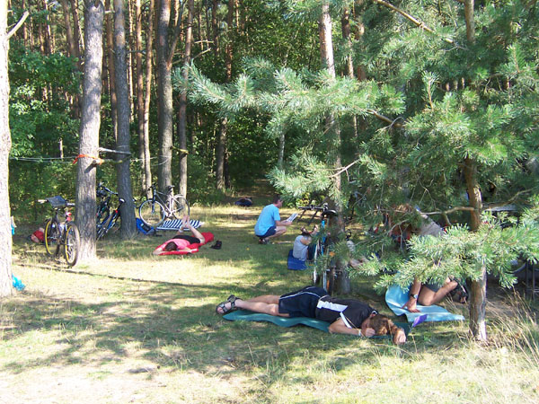 na fotce: sklad mrtvol