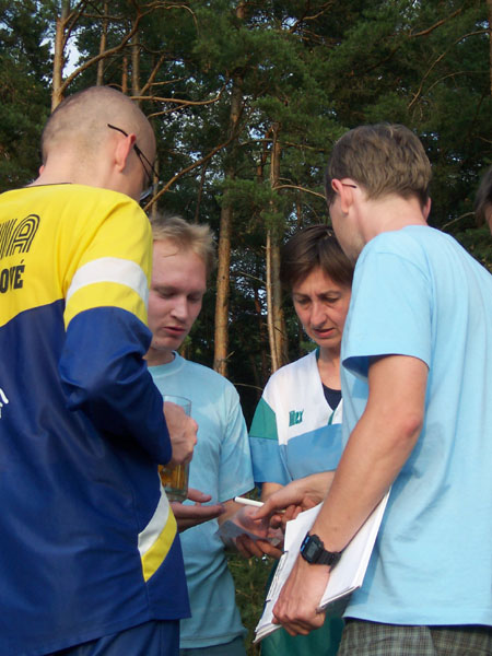 na fotce: tak ukažte písmenka