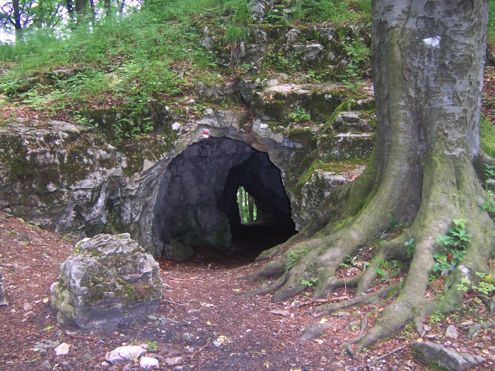 na fotce: Průchodnice (v reálu i průjezdnice)