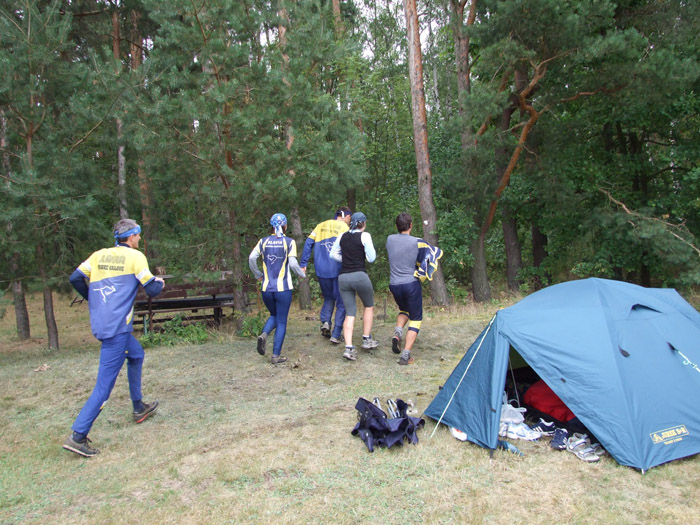 na fotce: druhá skupina to bere o poznání vážněji