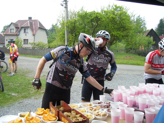 na fotce: bratři v triku