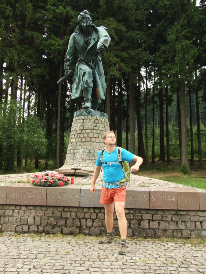 na fotce: kupředu levá, zpátky ni krok