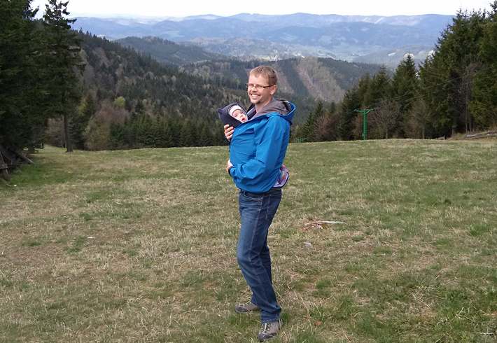 Mára překvapivě nespal, ale opět čučel po všem možným.